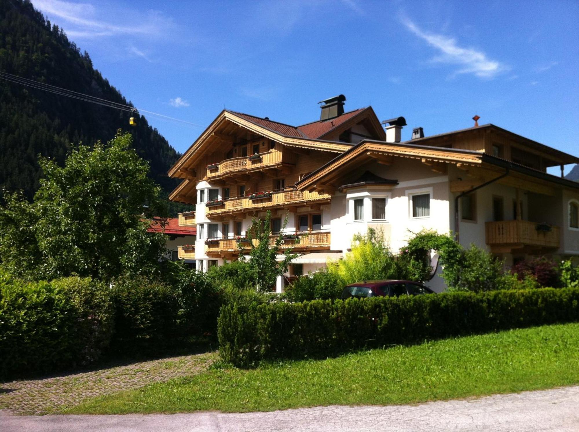 Apart Austria Aparthotel Mayrhofen Bagian luar foto