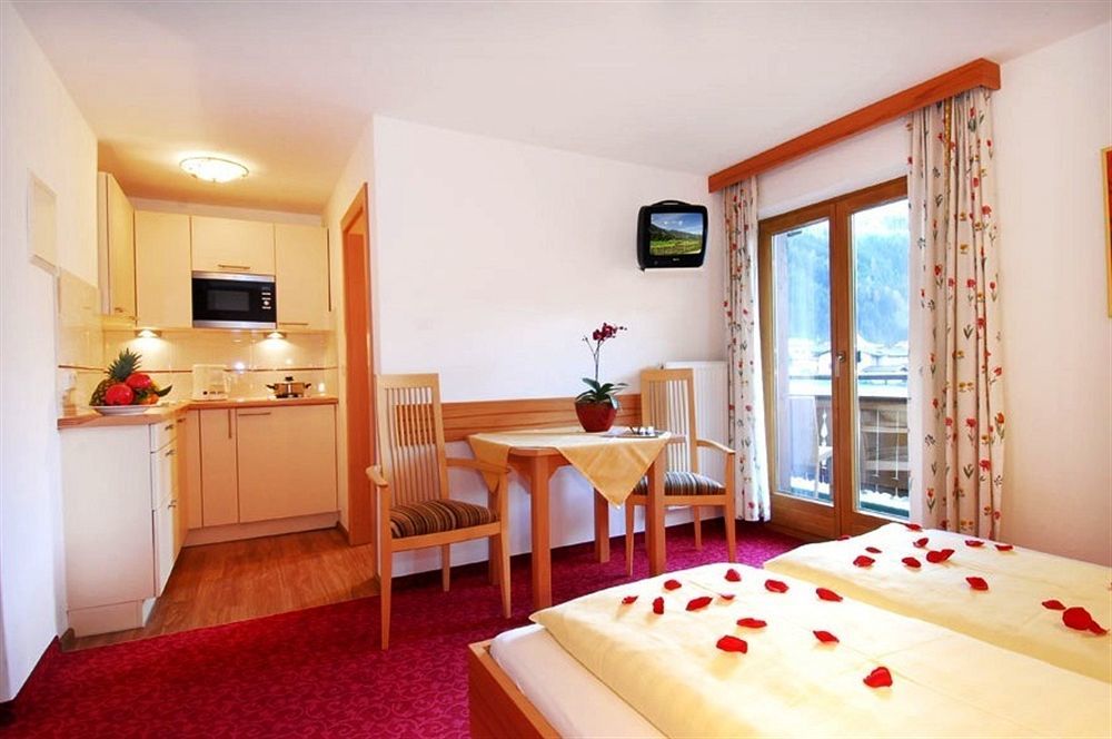 Apart Austria Aparthotel Mayrhofen Bagian luar foto