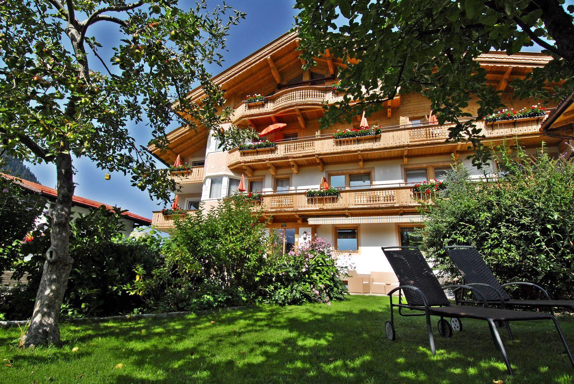 Apart Austria Aparthotel Mayrhofen Bagian luar foto